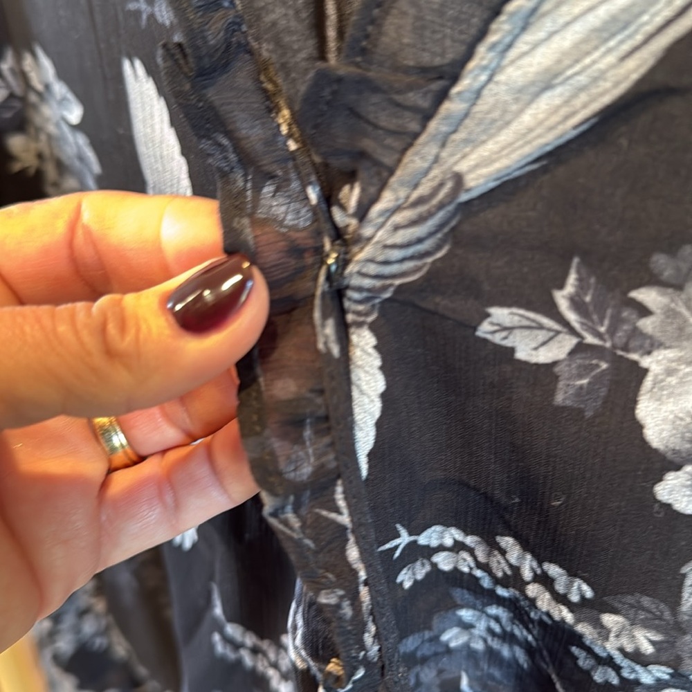 Elegant Black Floral Women's Top small. NWOT - Picture 4 of 8